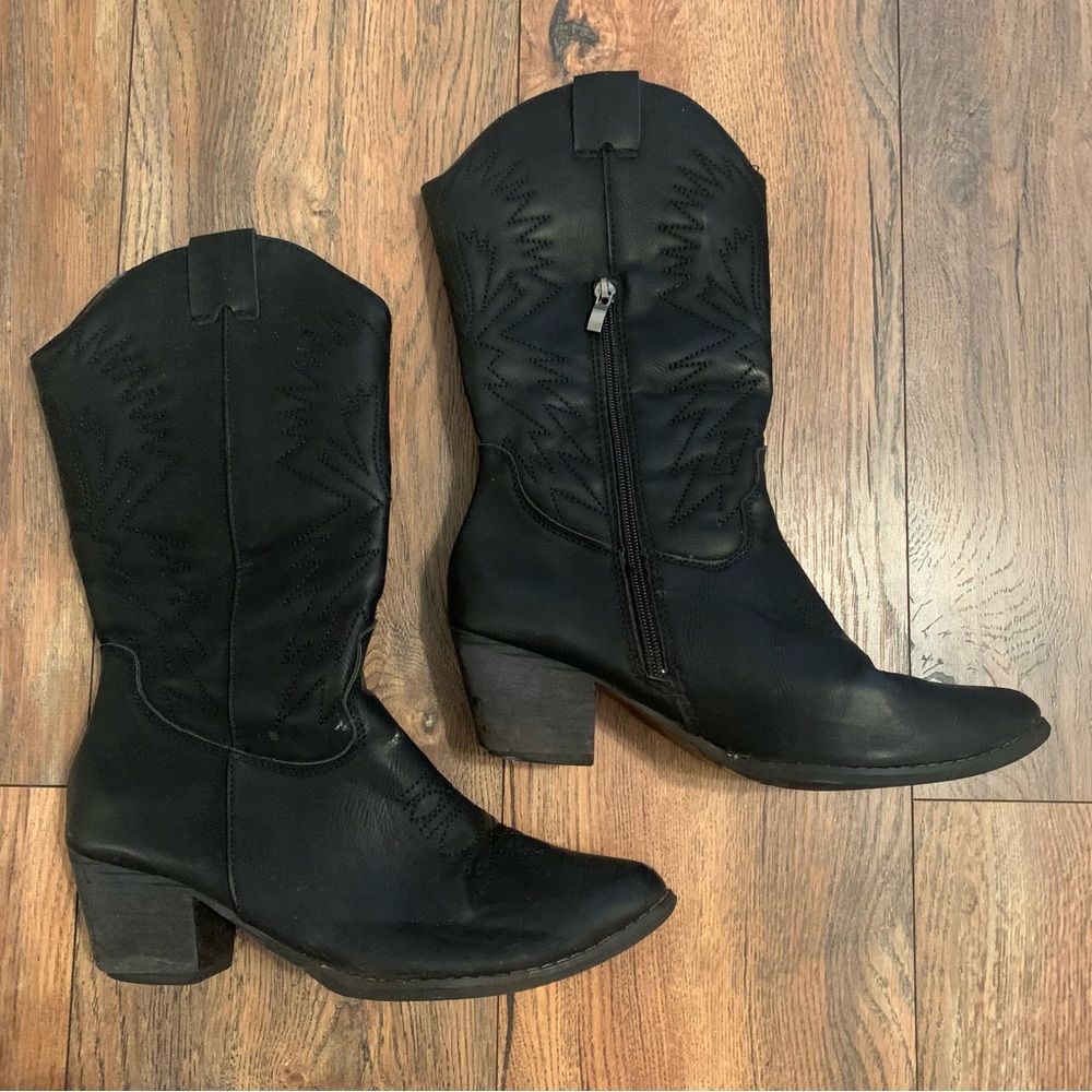 black cowgirl boots